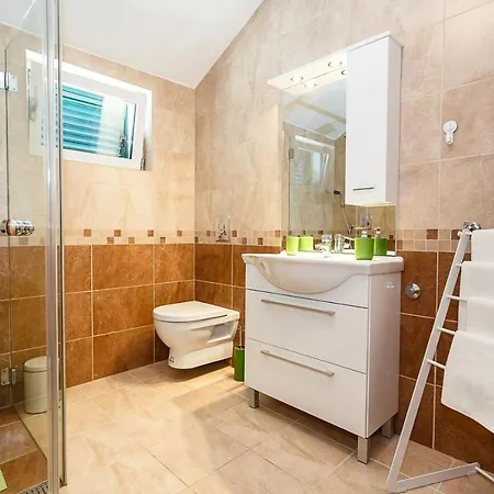 Adria 3 מאלינסקה